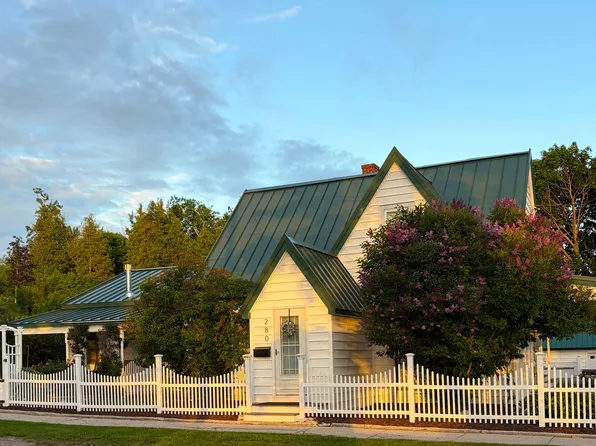 280 Church St, Saint Ignace, MI 49781
