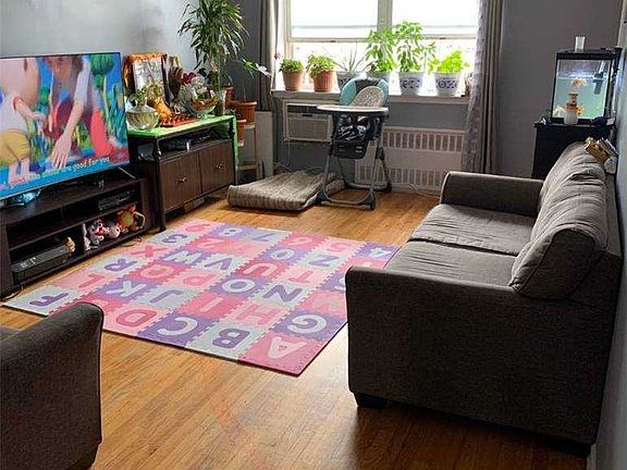 2nd image of 5101 Hillyer St