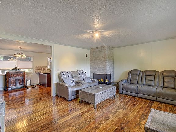 4th image of 3710 NE Pacific Way