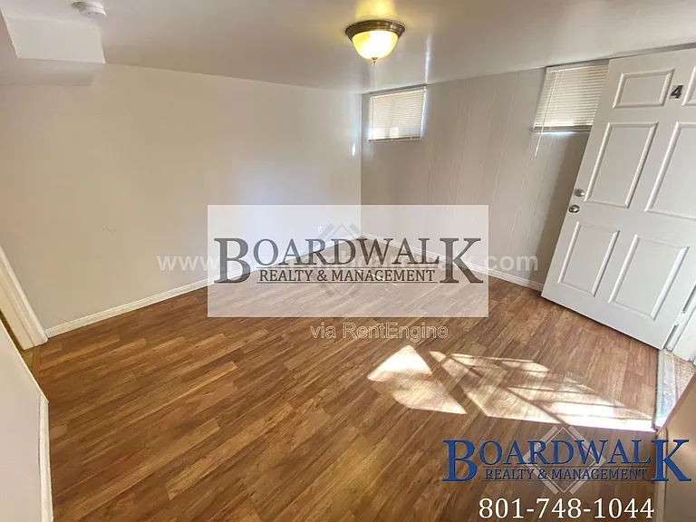 2527 E Valley View Ave #4 — Photo 5