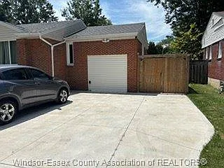 3331 Maisonneuve Ave #LOWER — Photo 2