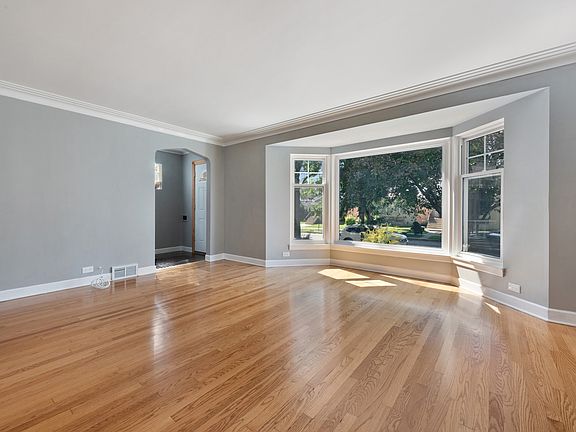 3rd image of 5931 N Sacramento Ave