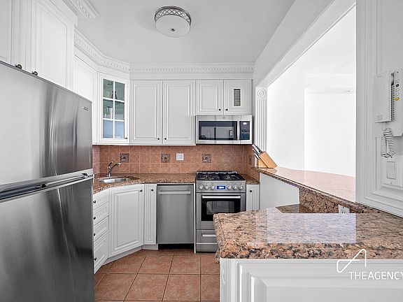 4th image of 10 W 15th St APT 723