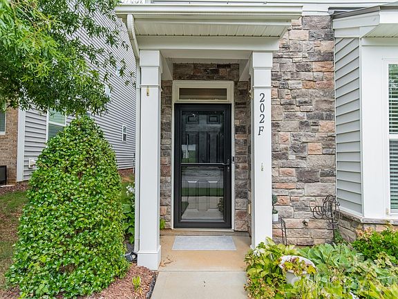 3rd image of 202 Waterlynn Ridge Rd #F