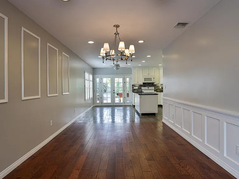 5907 Yarmouth Ave — Photo 3