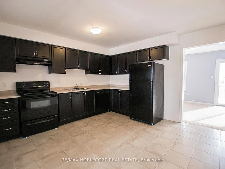 1287 Coleman Cres — Photo 6