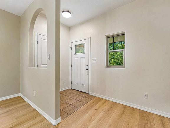 5th image of 464 Clear Springs Avenue
