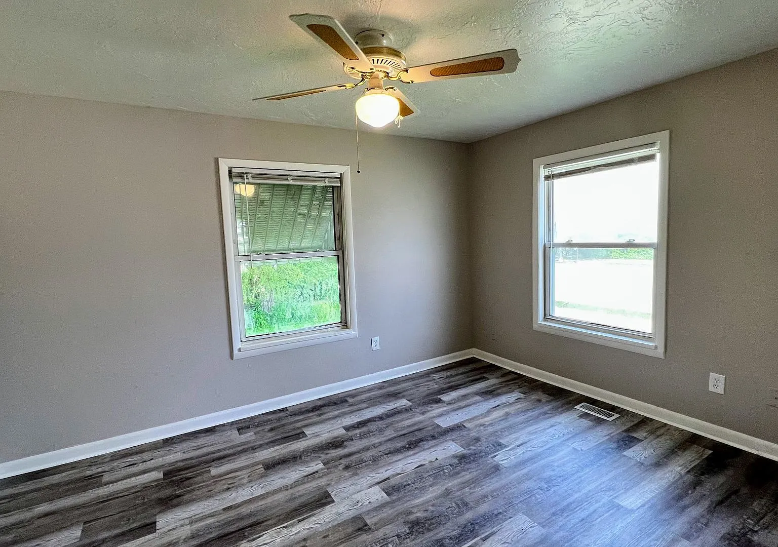 506 Burton SW — Photo 3