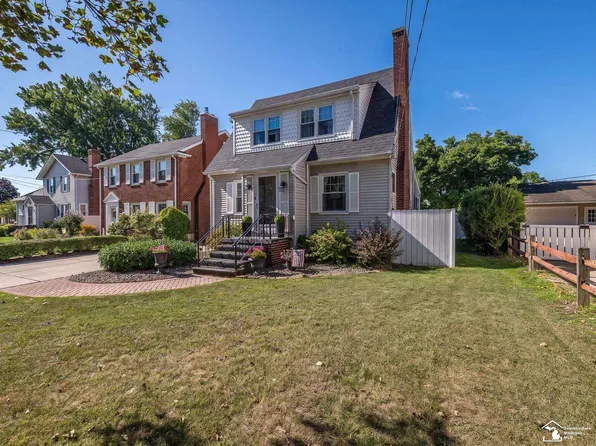 5935 Elmwood St, Monroe, MI 48161
