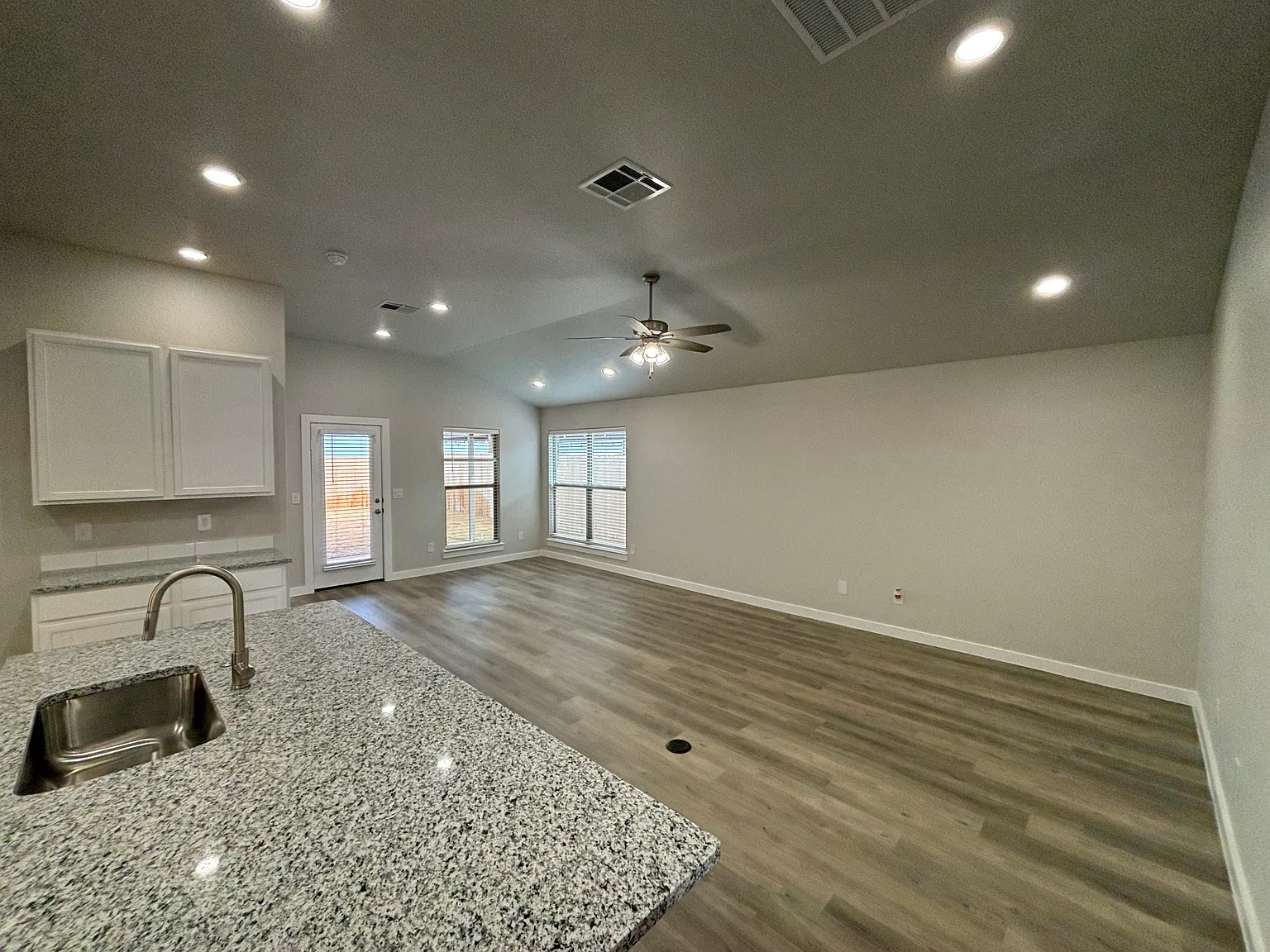 4 bed, 1700 sqft, $2,200 — Photo 3