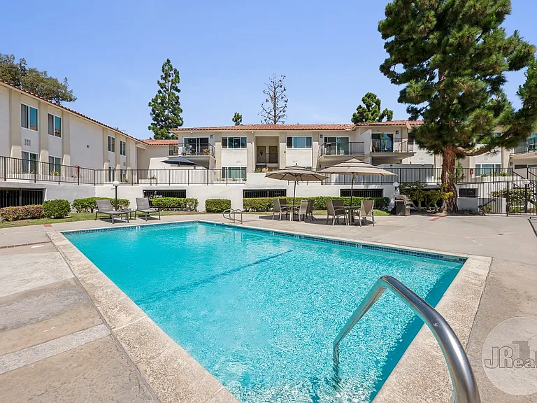Belvedere Terrace — Photo 11