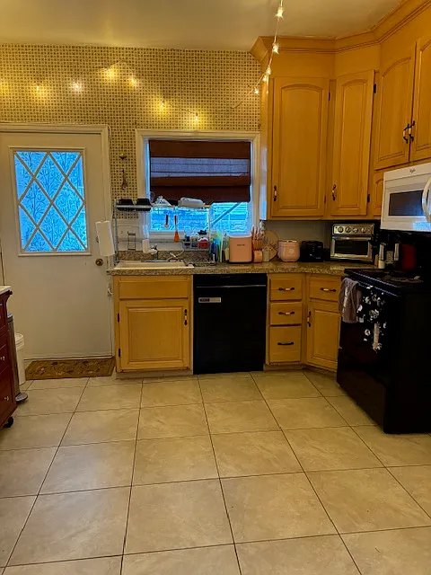 3 bed, 1500 sqft, $3,200 — Photo 2