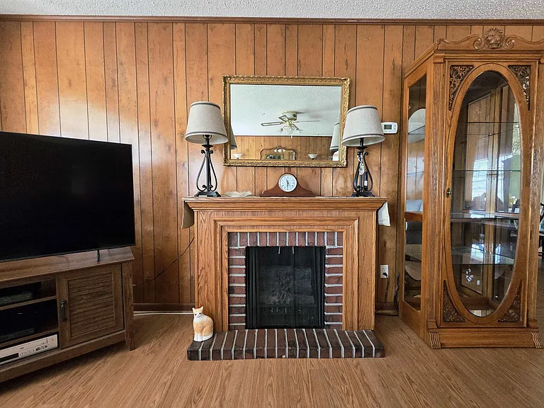 102 S Claire Dr — Photo 26