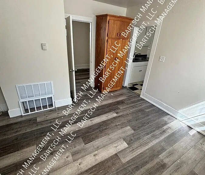 2434 N Bartlett Ave — Photo 5