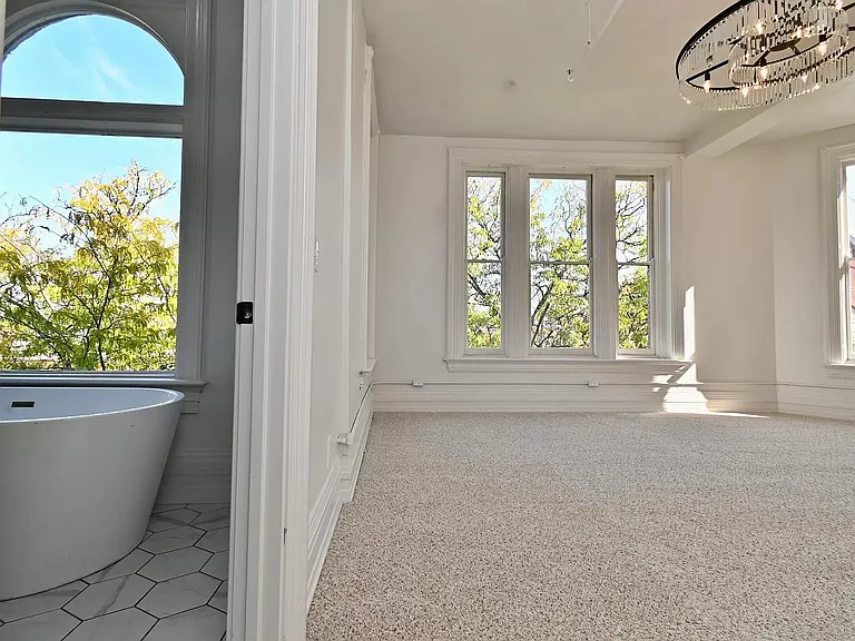738 York St #1 — Photo 15
