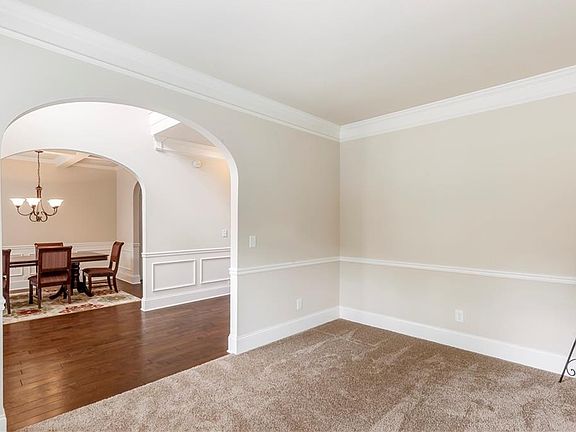 3rd image of 309 Pennant Ln