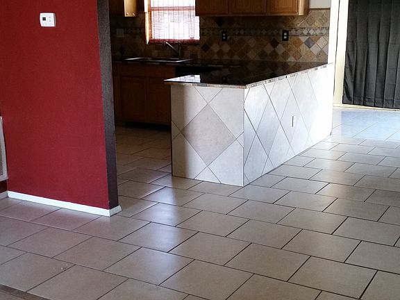 alt living rm & kitch view