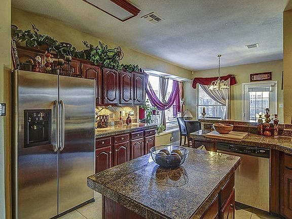 3rd image of 1345 Edmonton Dr