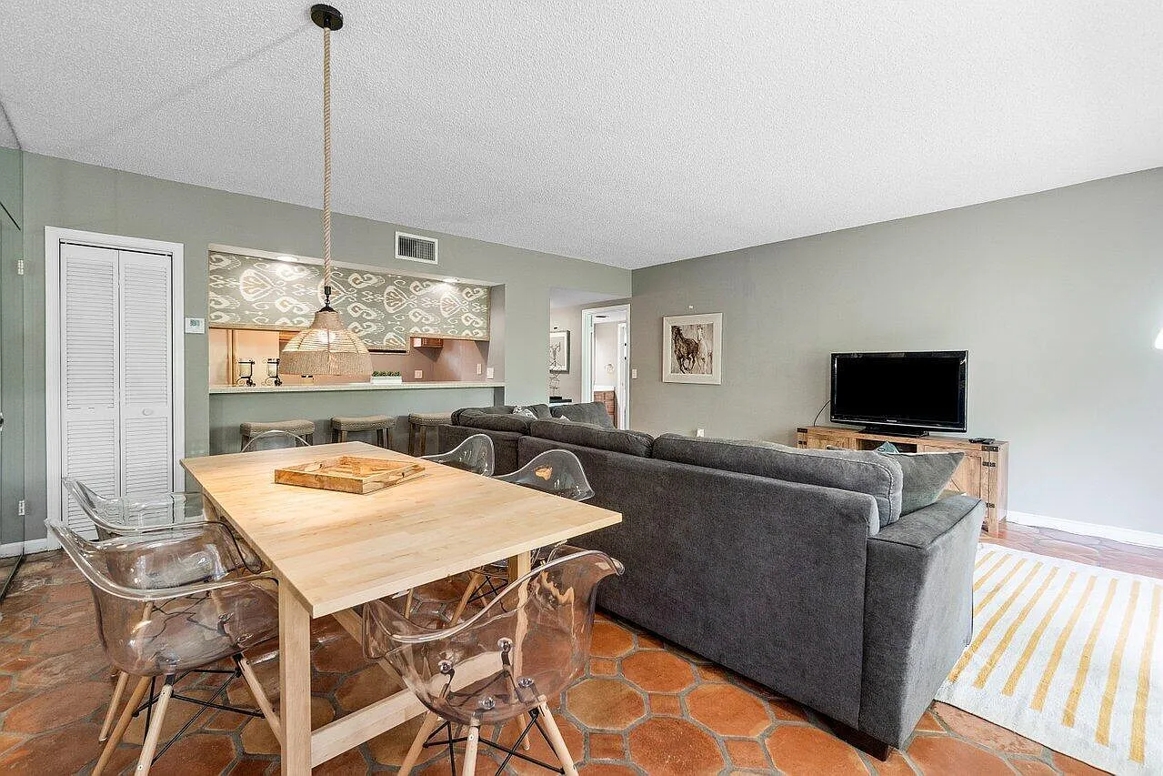 1 bed, 1.0 bath, 900 sqft, $1,950 — Photo 4