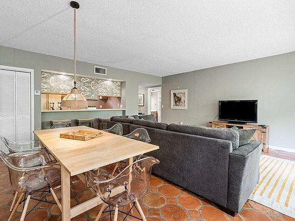 4th image of 11863 Wimbledon Cir APT 406