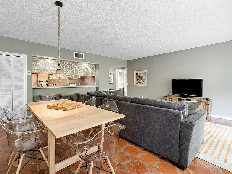11863 Wimbledon Cir #406 — Photo 4