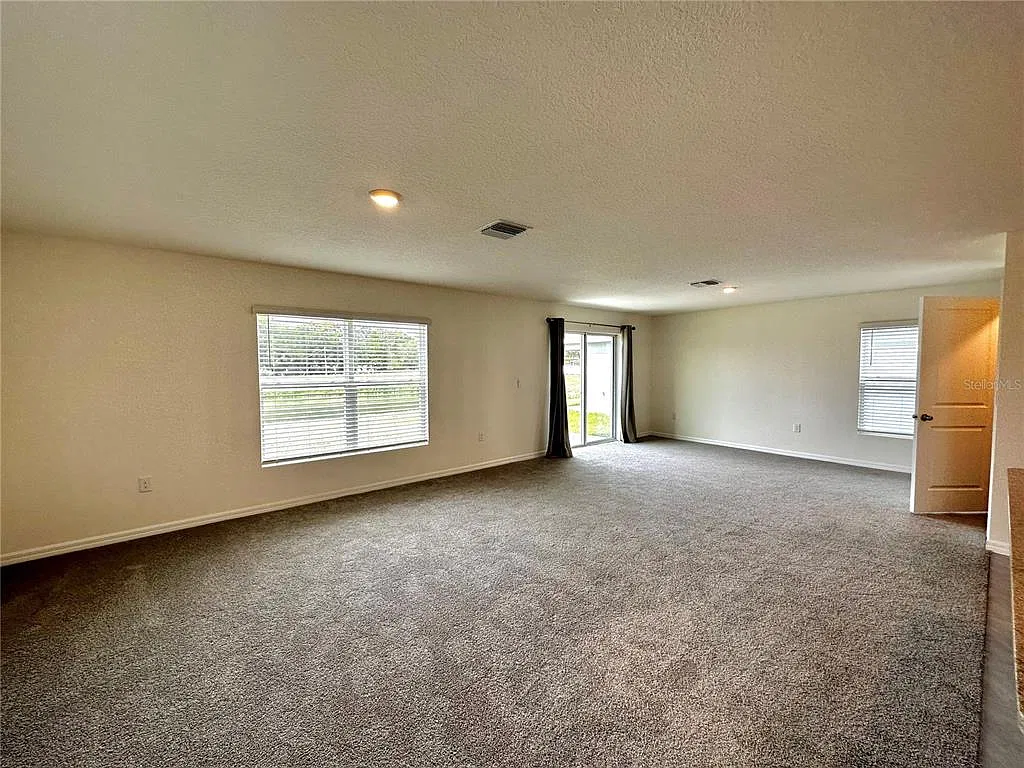 4 bed, 2.5 bath, 2238 sqft, $2,350 — Photo 4