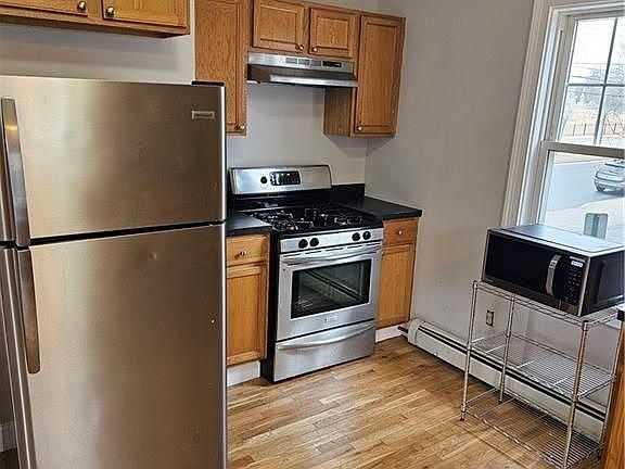 2nd image of 895 N Main St Fl 2