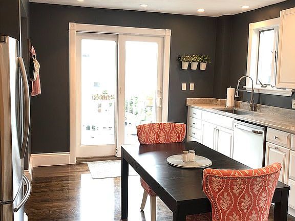 Sunfilled kitchen 