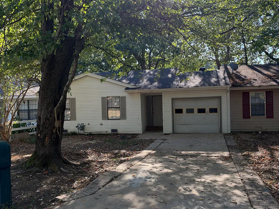 1112 Madera Dr