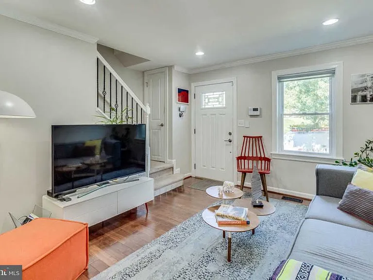 305 Buchanan St — Photo 4