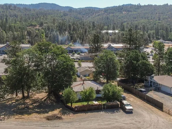 111 Golf Course Dr, Weaverville, CA 96093