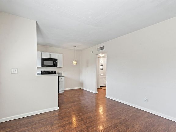 5th image of 726 E 9th St #11