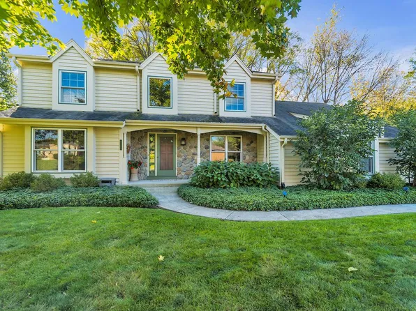 9615 West Huntington DRIVE, Mequon, WI 53097