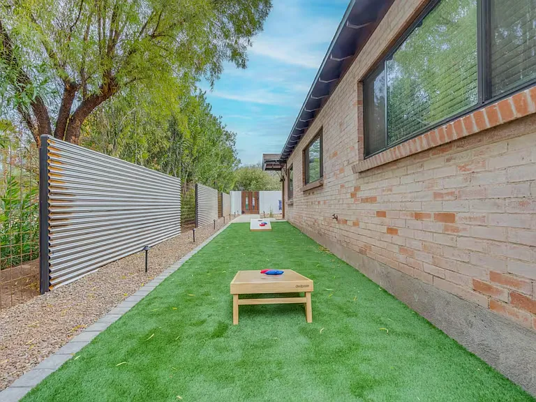 821 N Sawtelle Ave — Photo 11