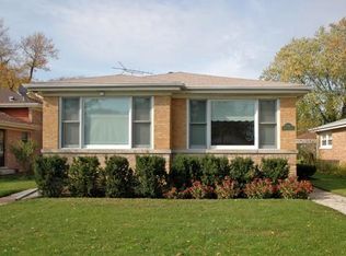 8308 E Prairie Rd, Skokie, IL 60076