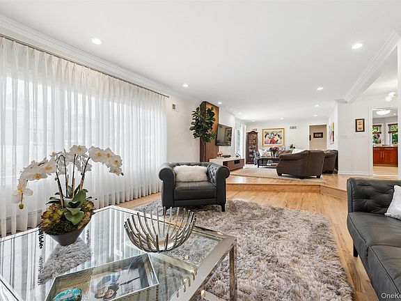 4th image of 44 Gale Dr