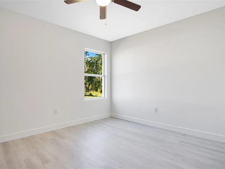 10452 Pendleton Ave — Photo 9