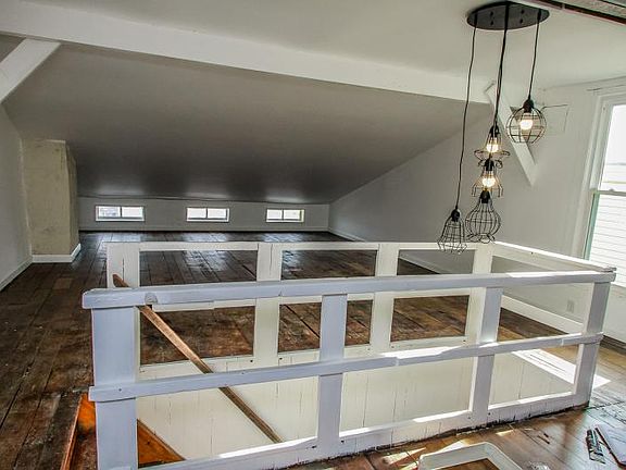 3rd image of 2391 Wilder Ave #1