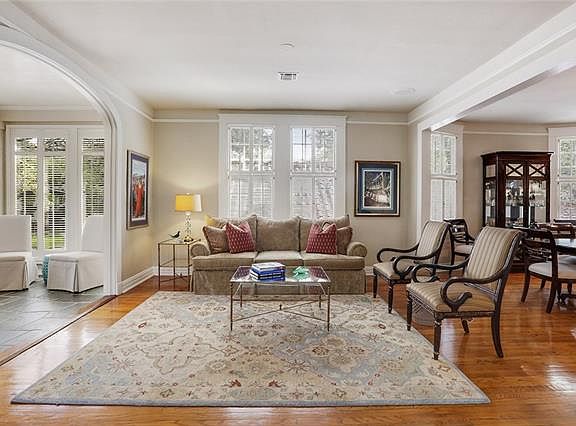 4th image of 120 W Oakridge Park