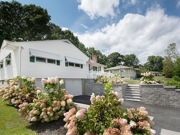 5th image of 23 Mary Ann Dr