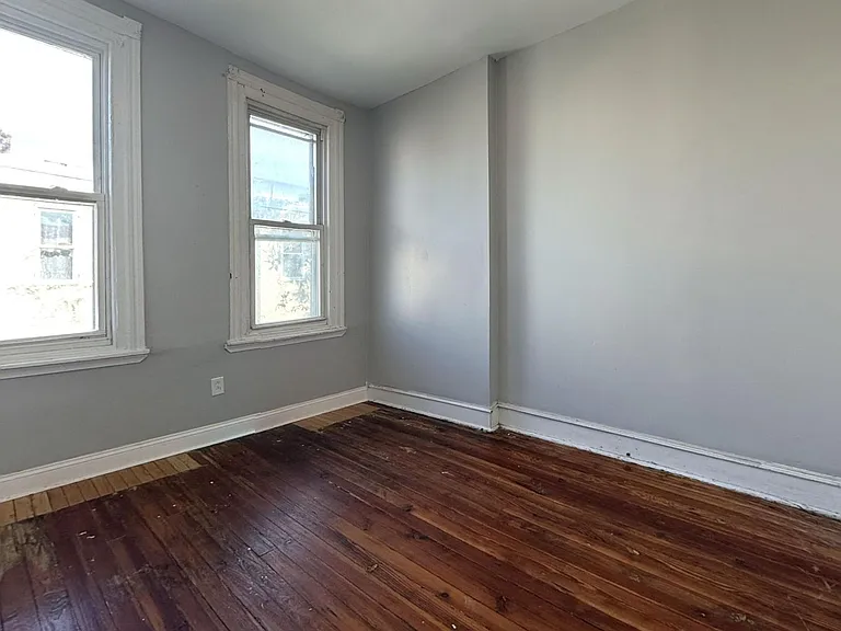 1249 N Alden St — Photo 13