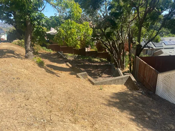 747 Sierra Point Rd, Brisbane, CA 94005