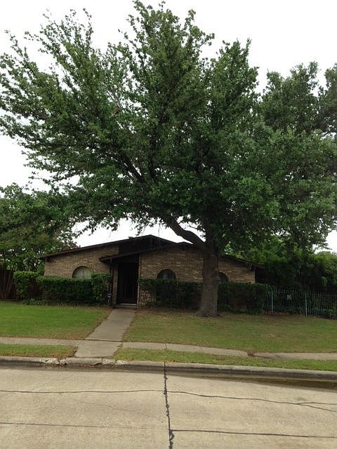 FRONT YARD