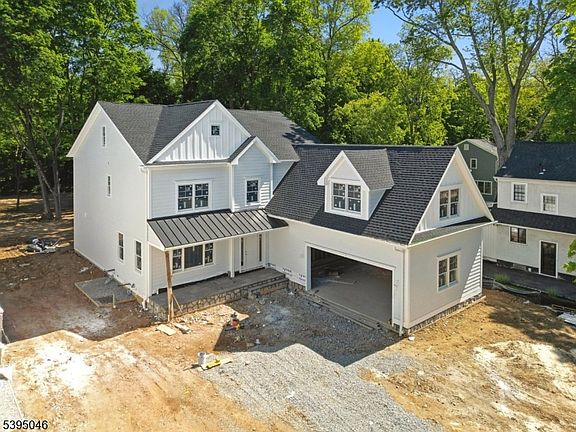 3rd image of 391 Woodland Rd