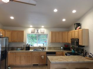 17 Pine Ct, Whitethorn, CA 95589