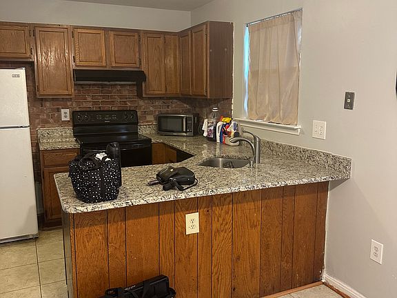 4th image of 4018 Bluebird Dr