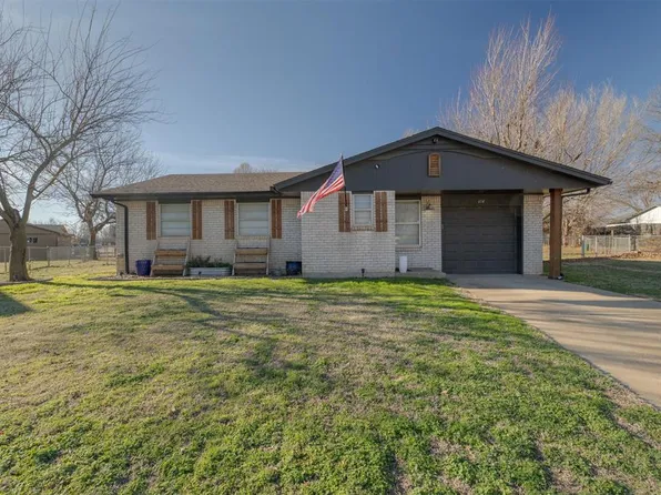 614 W Greenwood Ct, Mustang, OK 73064