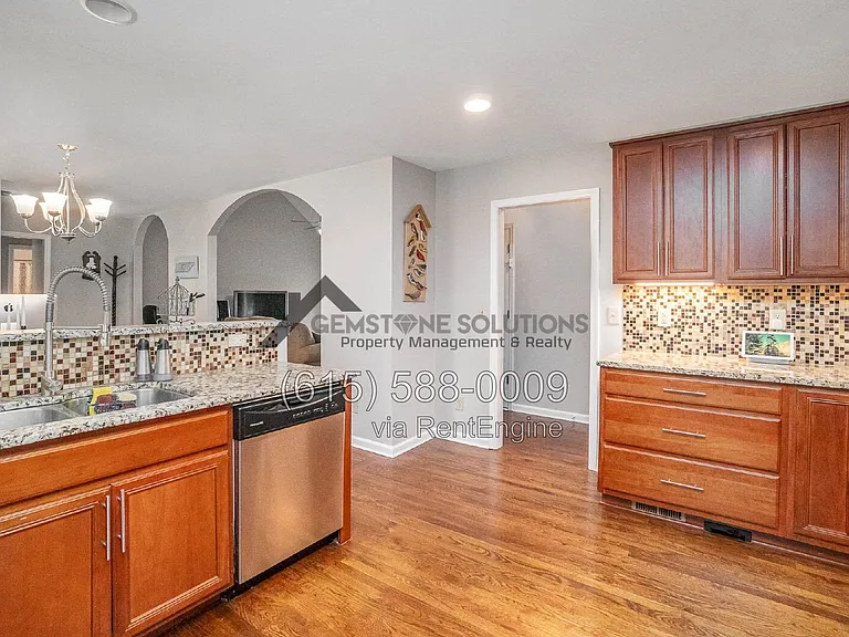 4446 Pratt Ln — Photo 8