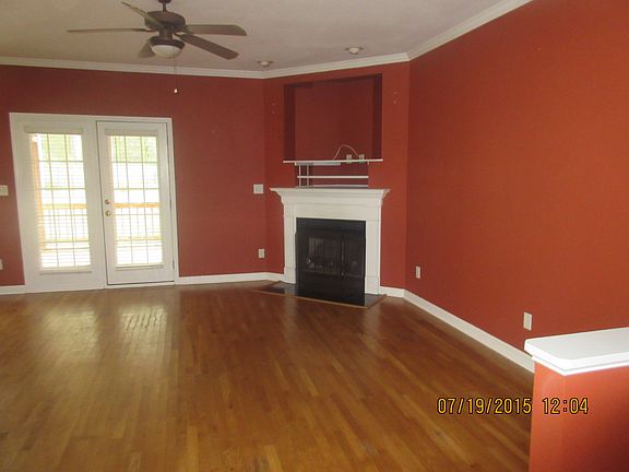 Living Room w/ gas fireplace