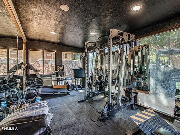 4th image of 1002 Devendale Dr